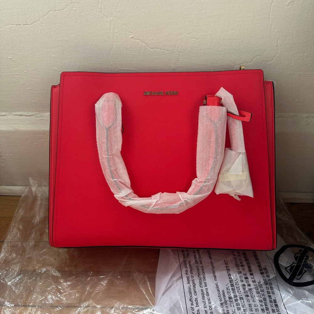Michael Kors Hope large leather purse coral reef color